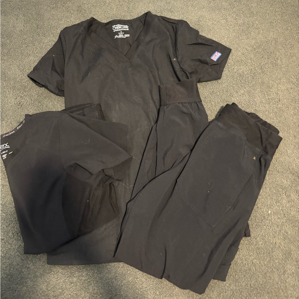 Cherokee scrub tops small (2) and jogger scrub bottoms petite small